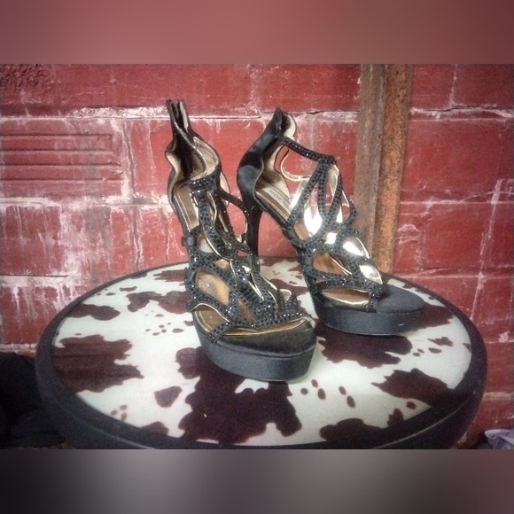 Steve Madden Black Cutout Platform Heels - Picture 1 of 3